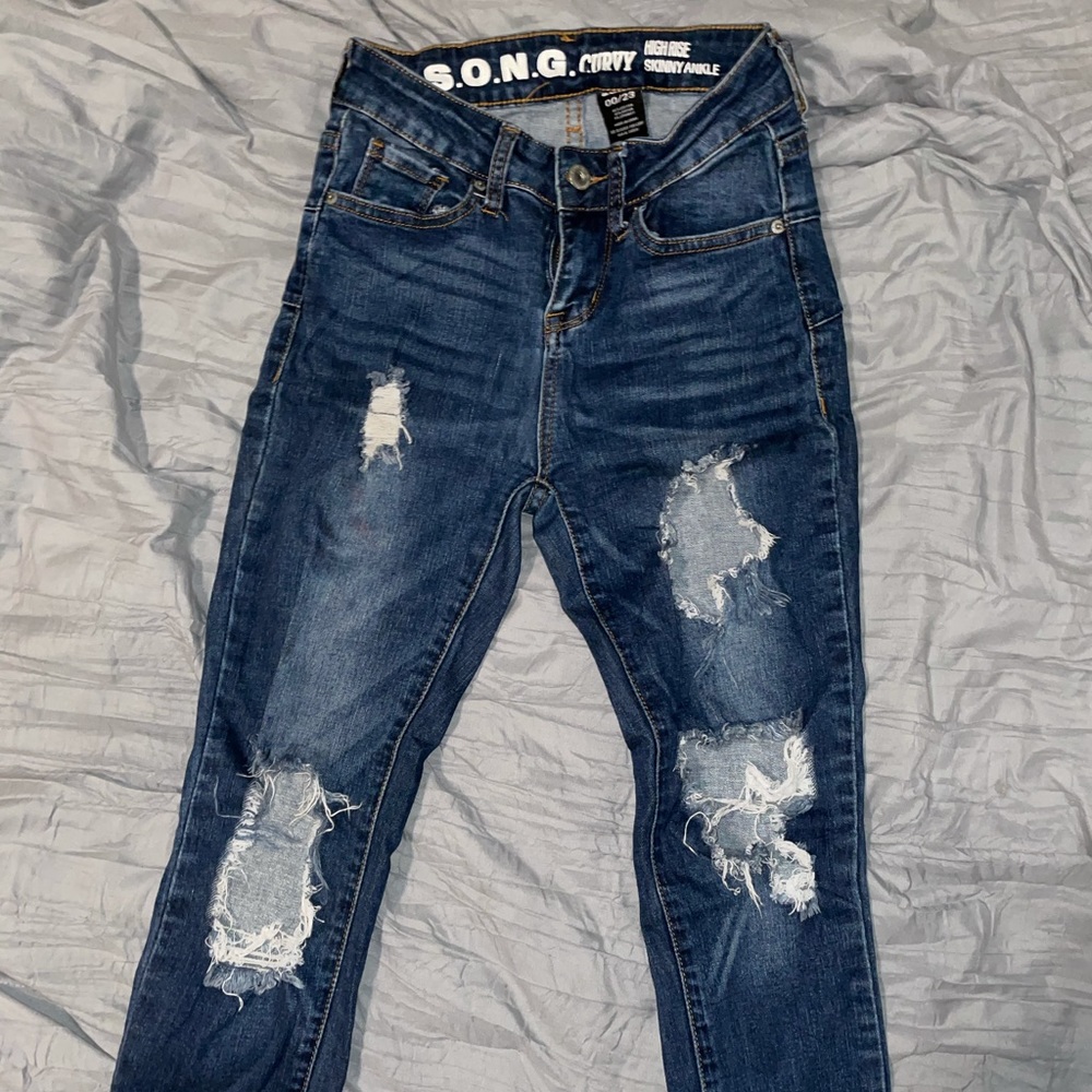 distressed dark washed skinny jeans